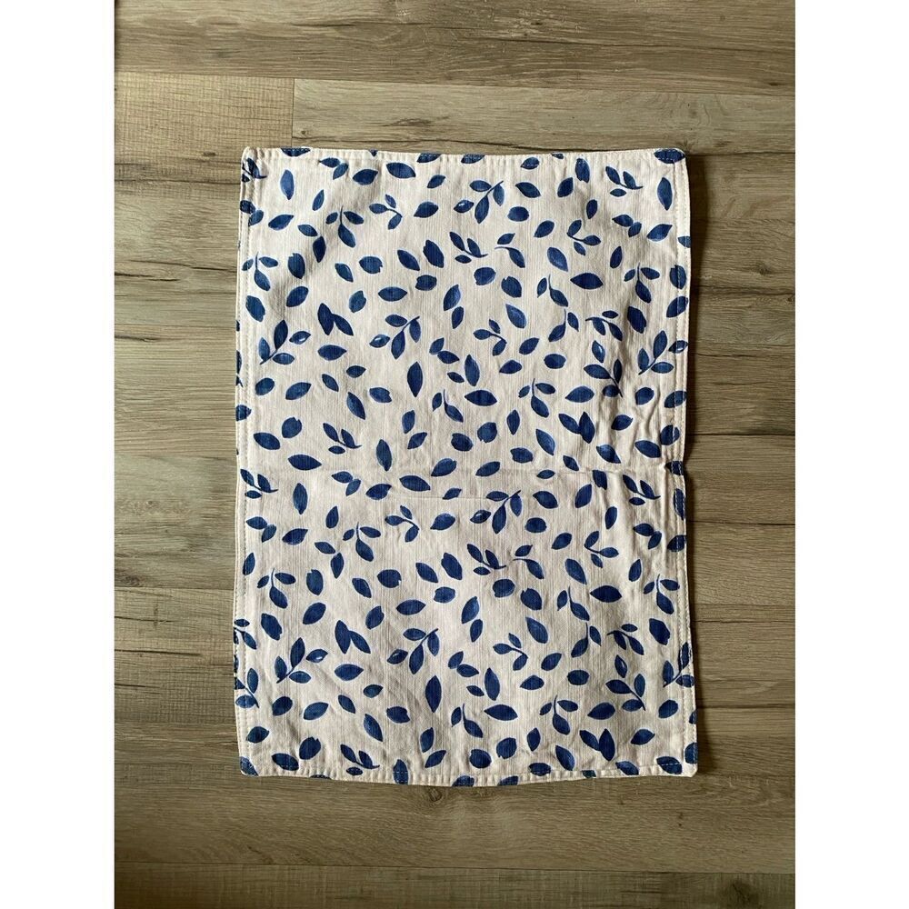 Simple Botanical Reverse Abstract Design 4 Table Placemats - Picture 3 of 8